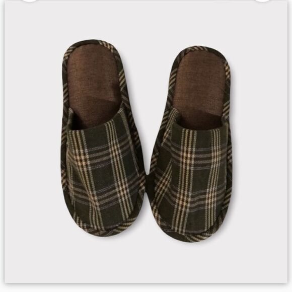 : : NEW Comfy Plaid Slippers : : - Picture 1 of 9